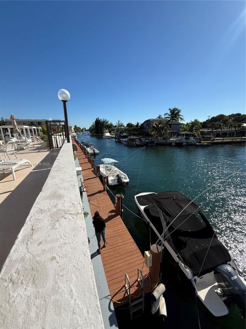 2500 NE 135th St, Unit B605, North Miami, FL 33181 Photo