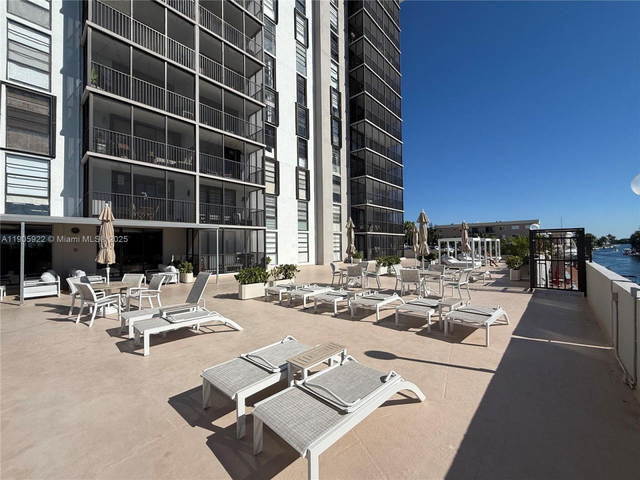 2500 NE 135th St, Unit B605, North Miami, FL 33181 Photo