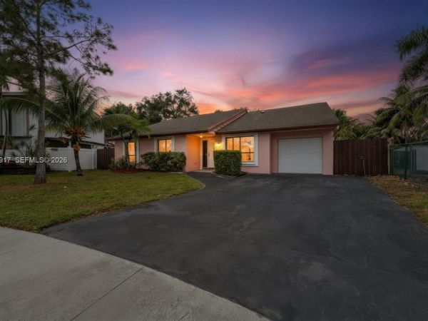 3930 NW 79th Way, Davie, FL 33024