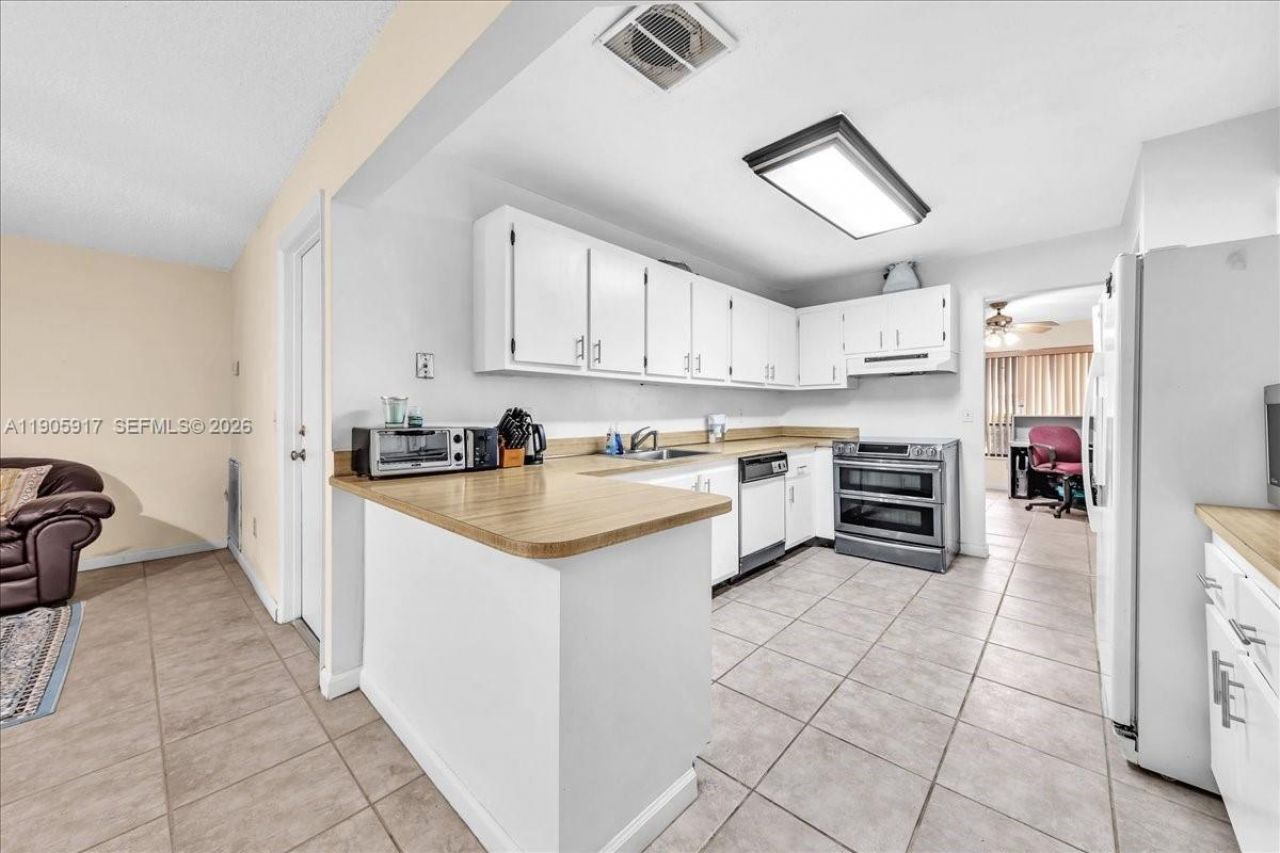 3930 NW 79th Way, Davie, FL 33024 Photo