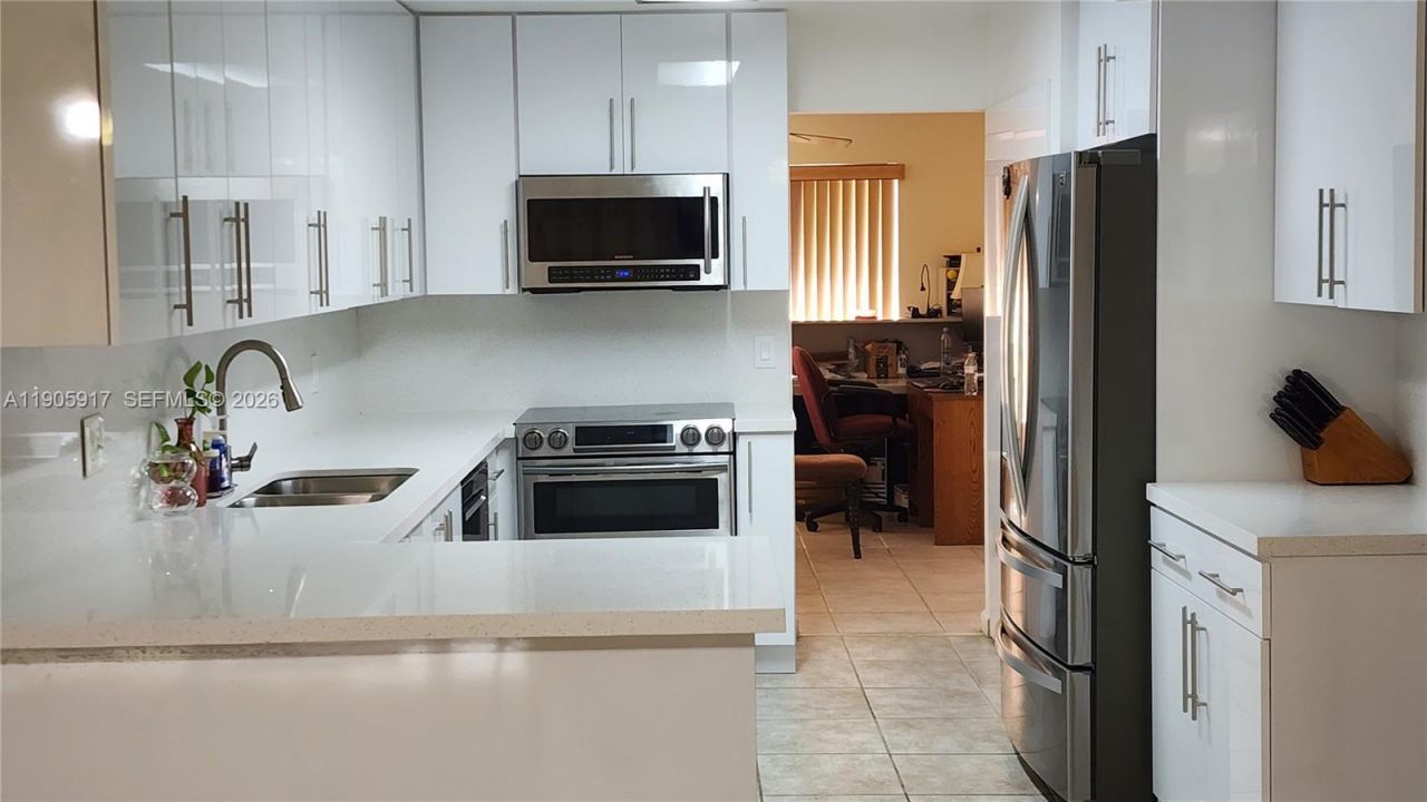 3930 NW 79th Way, Davie, FL 33024 Photo