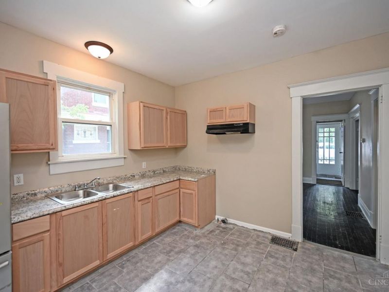 2504 Forthmann Place, Cincinnati, OH 45211 Photo 11