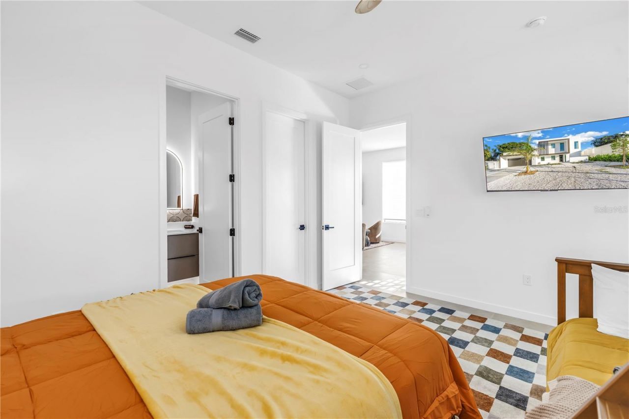 2305 Temple Street, Sarasota, FL 34239 Photo