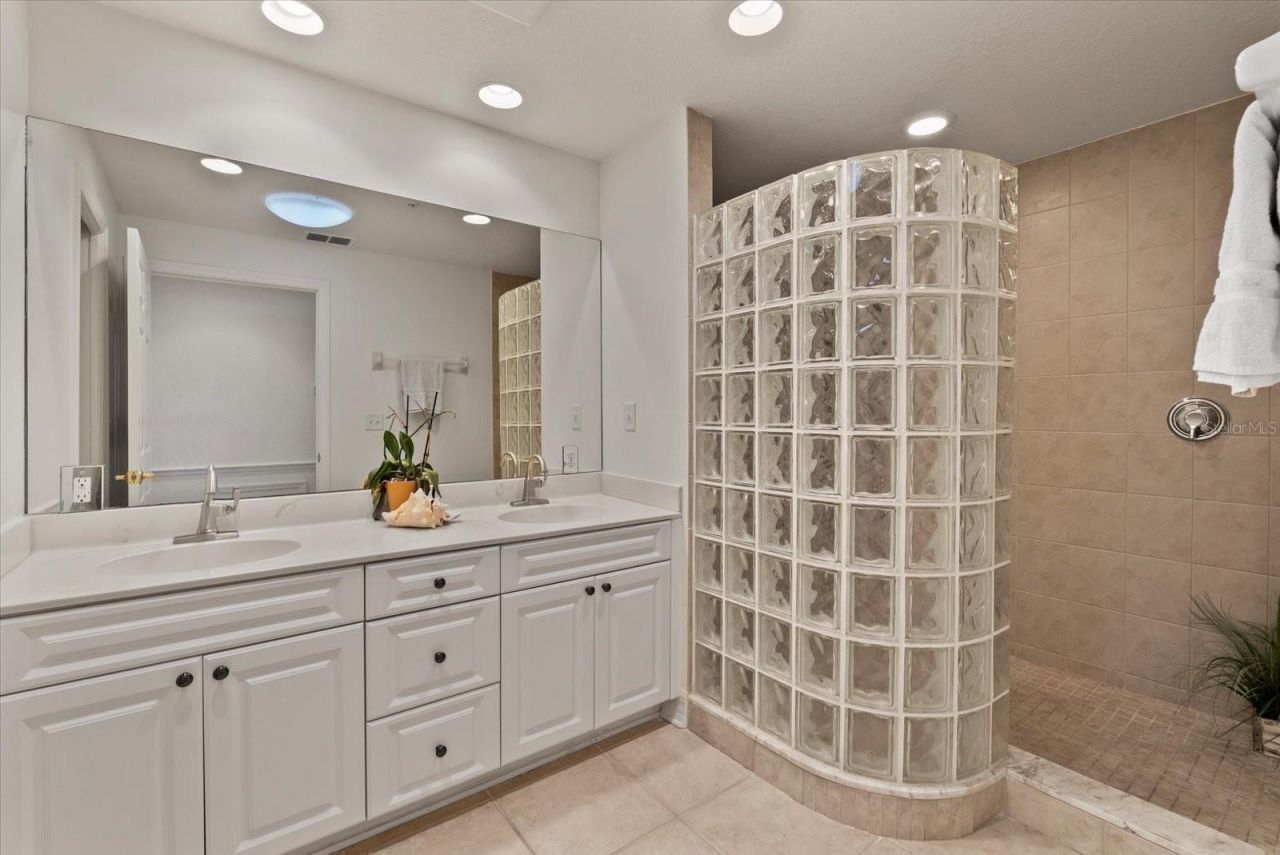 340 1st Street N, Unit D, Saint Petersburg, FL 33701 Photo