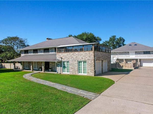 106 CAMBRIDGE Drive, Belle Chasse, LA 70037