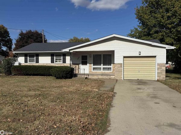 534 Jefferson Street, Wapello, IA 52653
