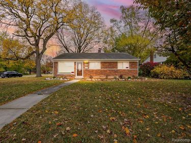 28405 Stuart Avenue, Southfield, MI 48076