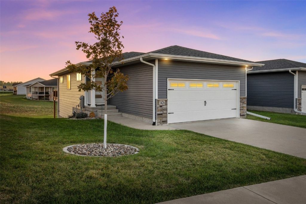 1426 Applewood Drive, Fairfax, IA 52228 Main Photo