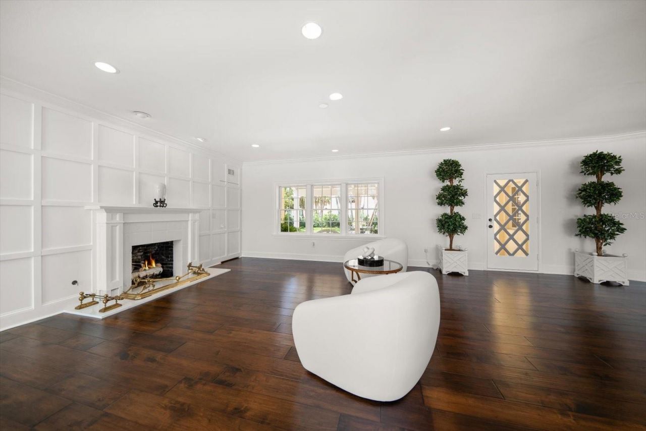 1021 Bay Esplanade, Clearwater Beach, FL 33767 Photo