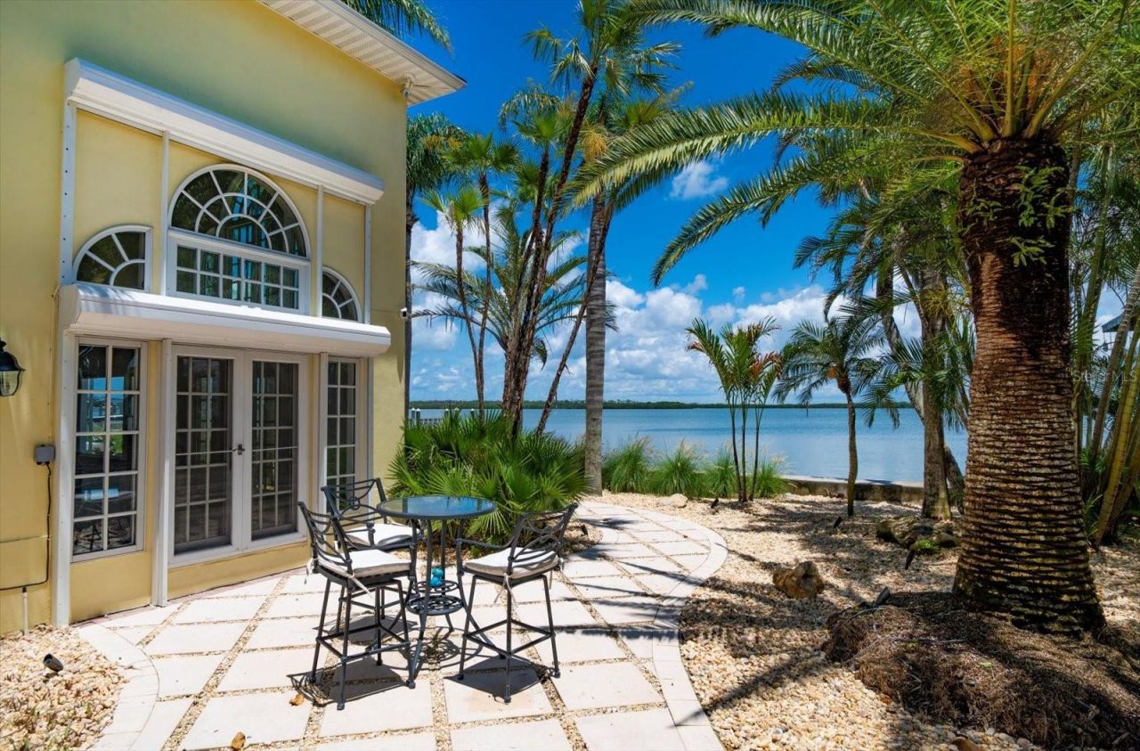 1021 Bay Esplanade, Clearwater Beach, FL 33767 Photo