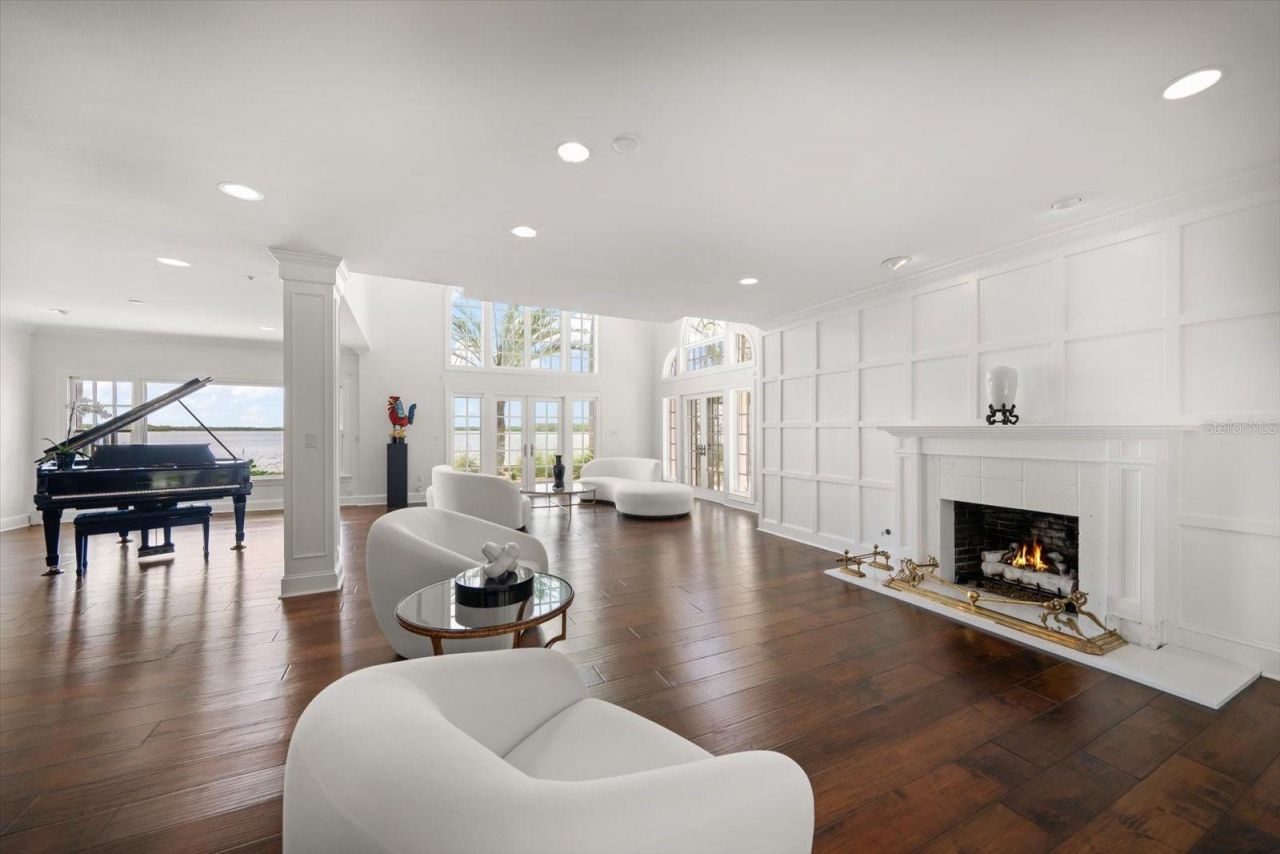 1021 Bay Esplanade, Clearwater Beach, FL 33767 Photo