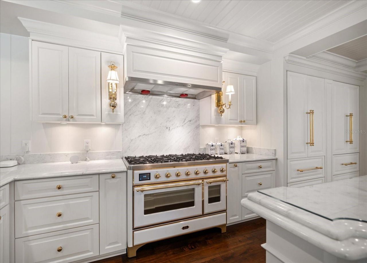 1021 Bay Esplanade, Clearwater Beach, FL 33767 Photo