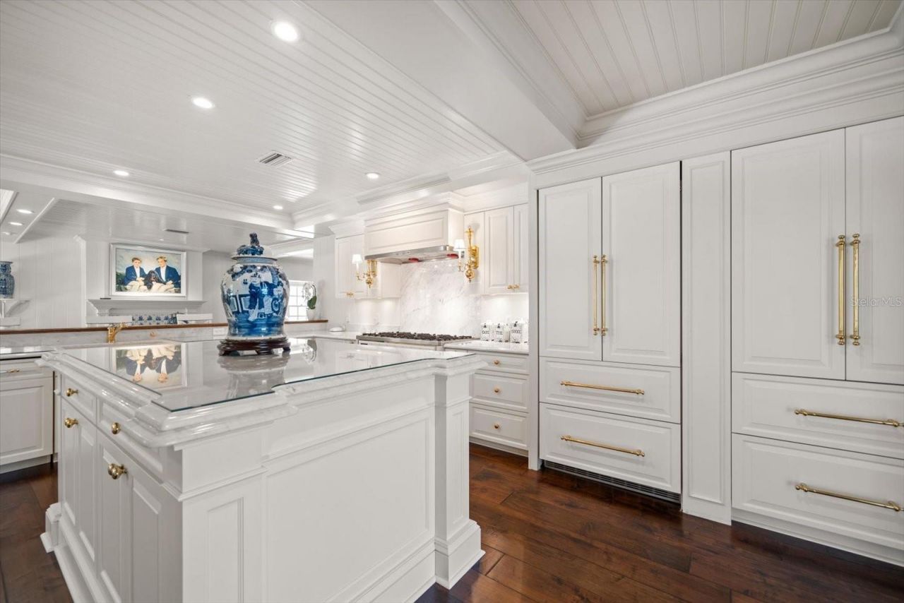 1021 Bay Esplanade, Clearwater Beach, FL 33767 Photo