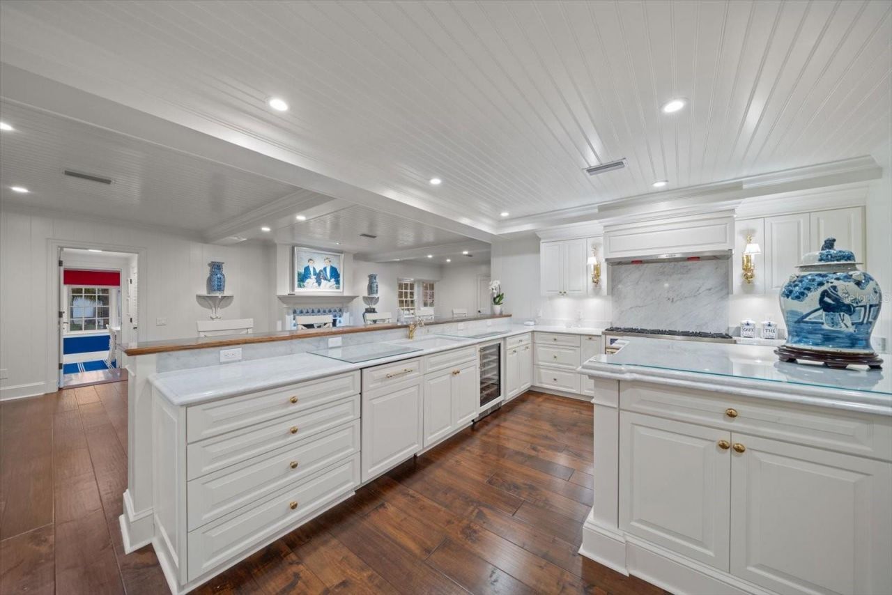 1021 Bay Esplanade, Clearwater Beach, FL 33767 Photo