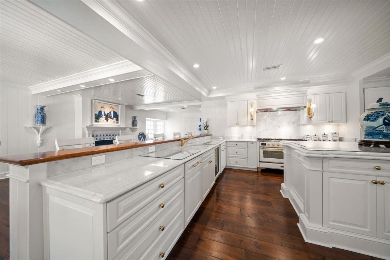 1021 Bay Esplanade, Clearwater Beach, FL 33767 Photo