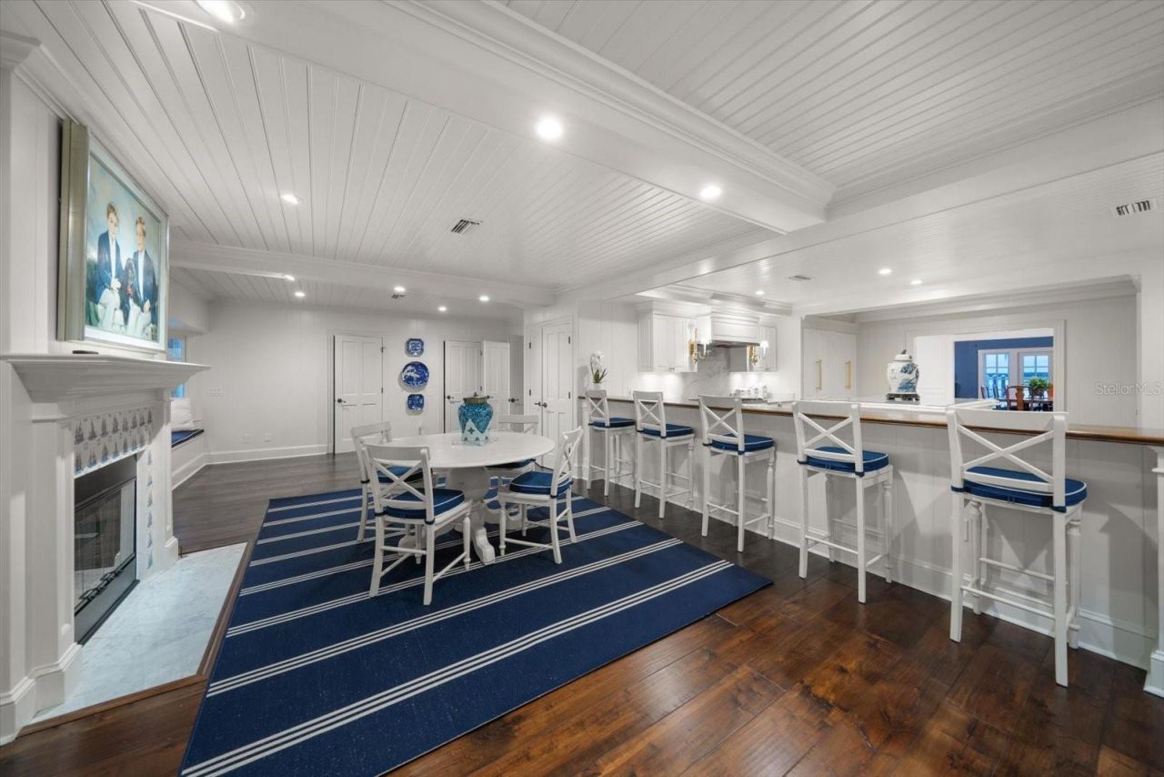 1021 Bay Esplanade, Clearwater Beach, FL 33767 Photo