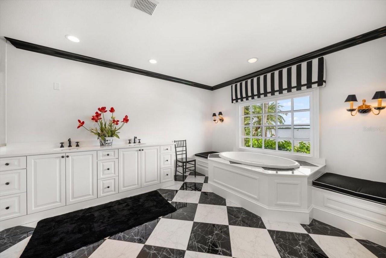 1021 Bay Esplanade, Clearwater Beach, FL 33767 Photo