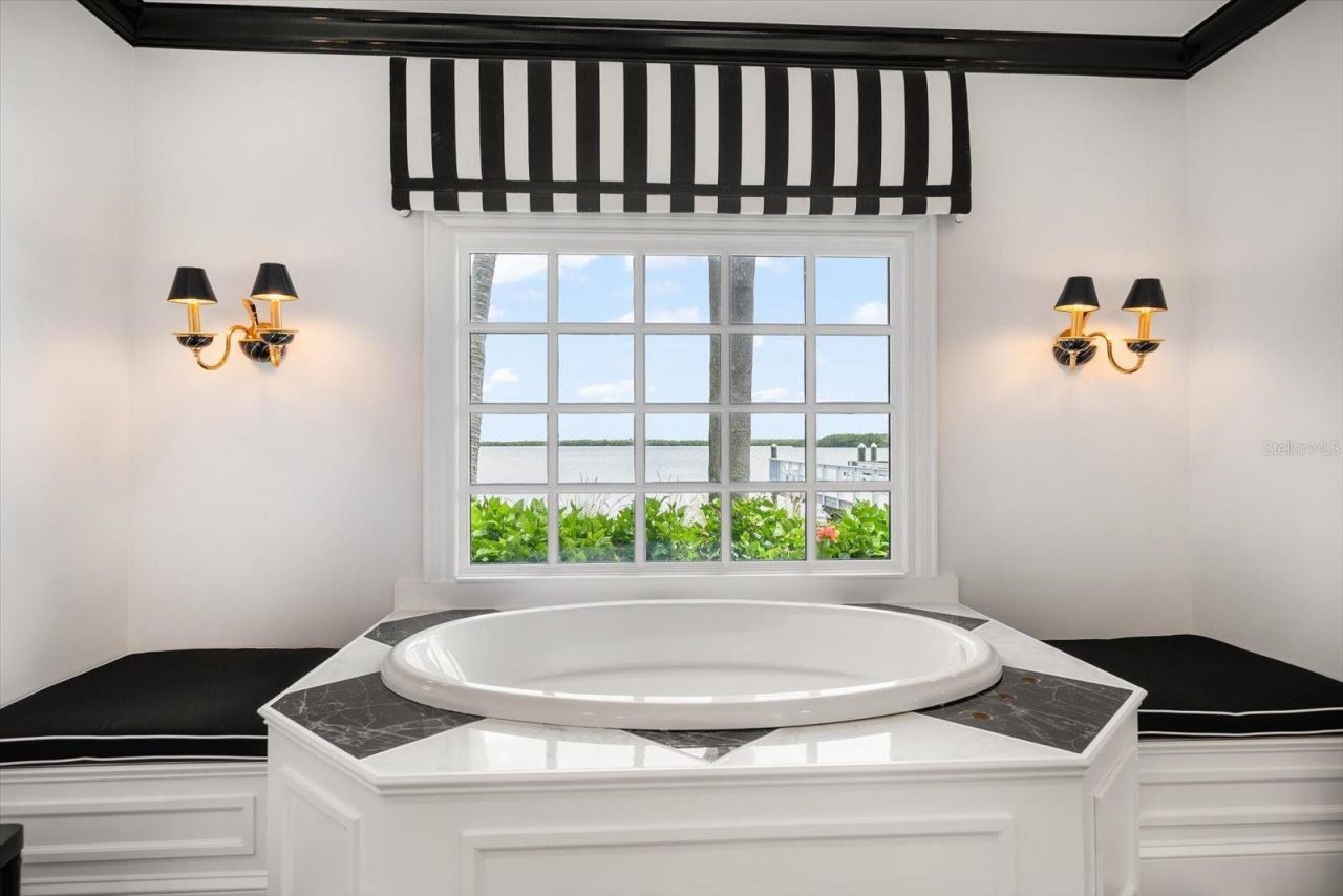 1021 Bay Esplanade, Clearwater Beach, FL 33767 Photo