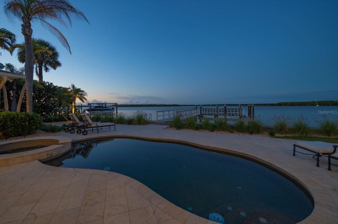 1021 Bay Esplanade, Clearwater Beach, FL 33767 Photo