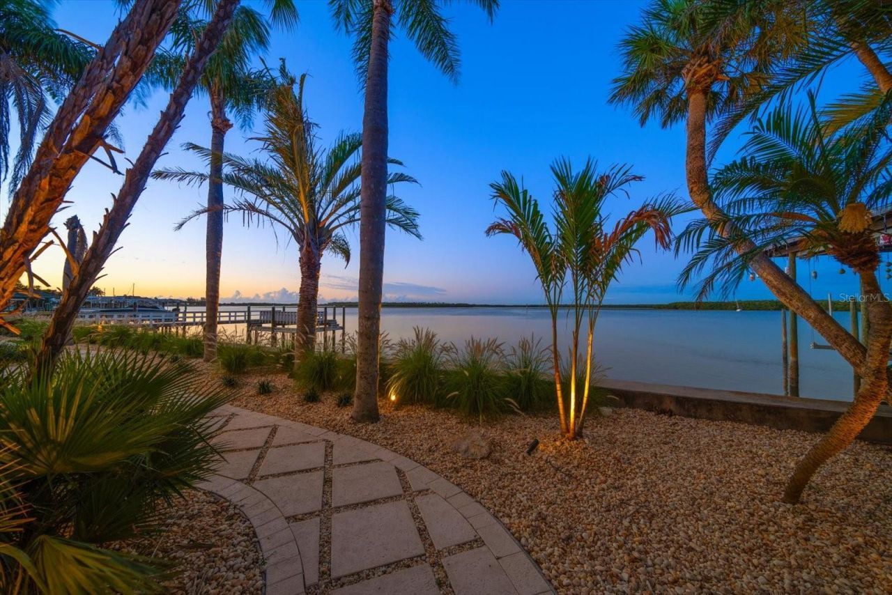 1021 Bay Esplanade, Clearwater Beach, FL 33767 Photo