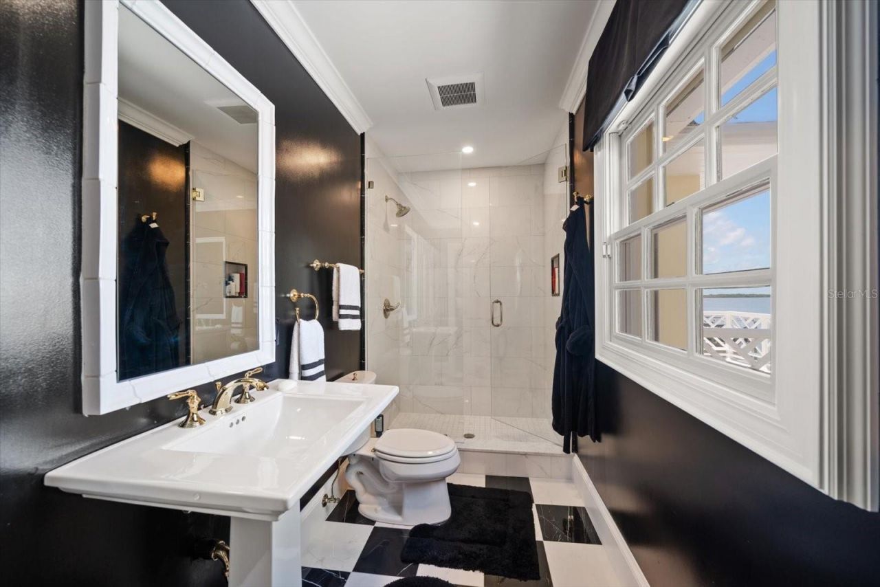 1021 Bay Esplanade, Clearwater Beach, FL 33767 Photo