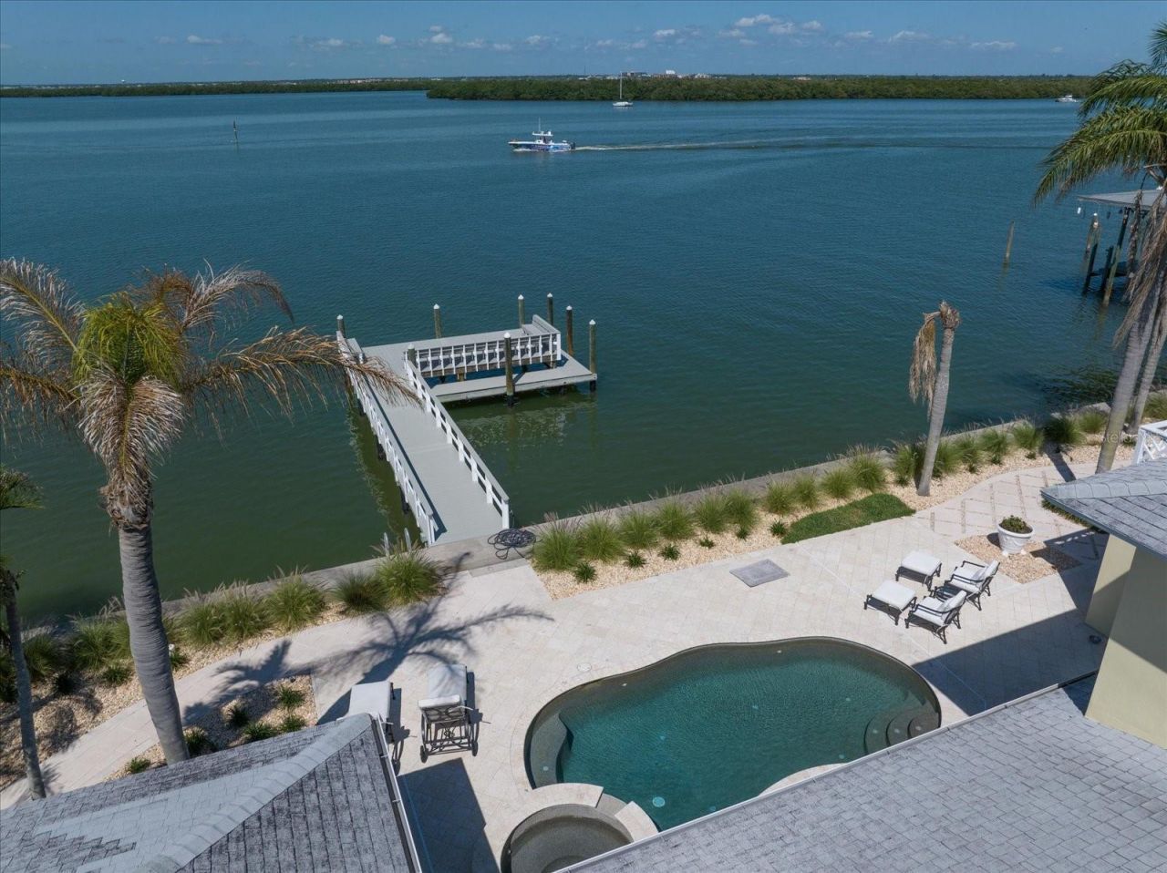 1021 Bay Esplanade, Clearwater Beach, FL 33767 Photo