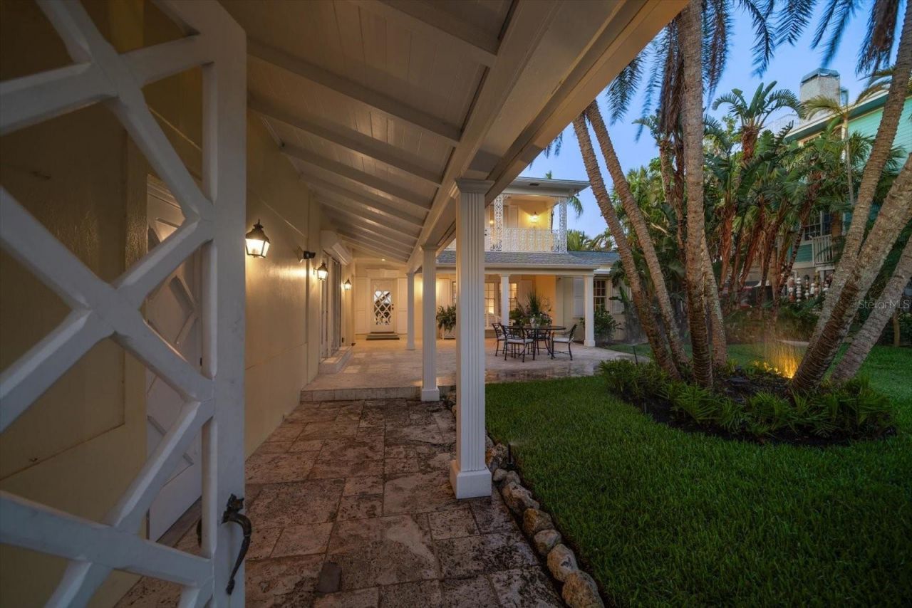 1021 Bay Esplanade, Clearwater Beach, FL 33767 Photo