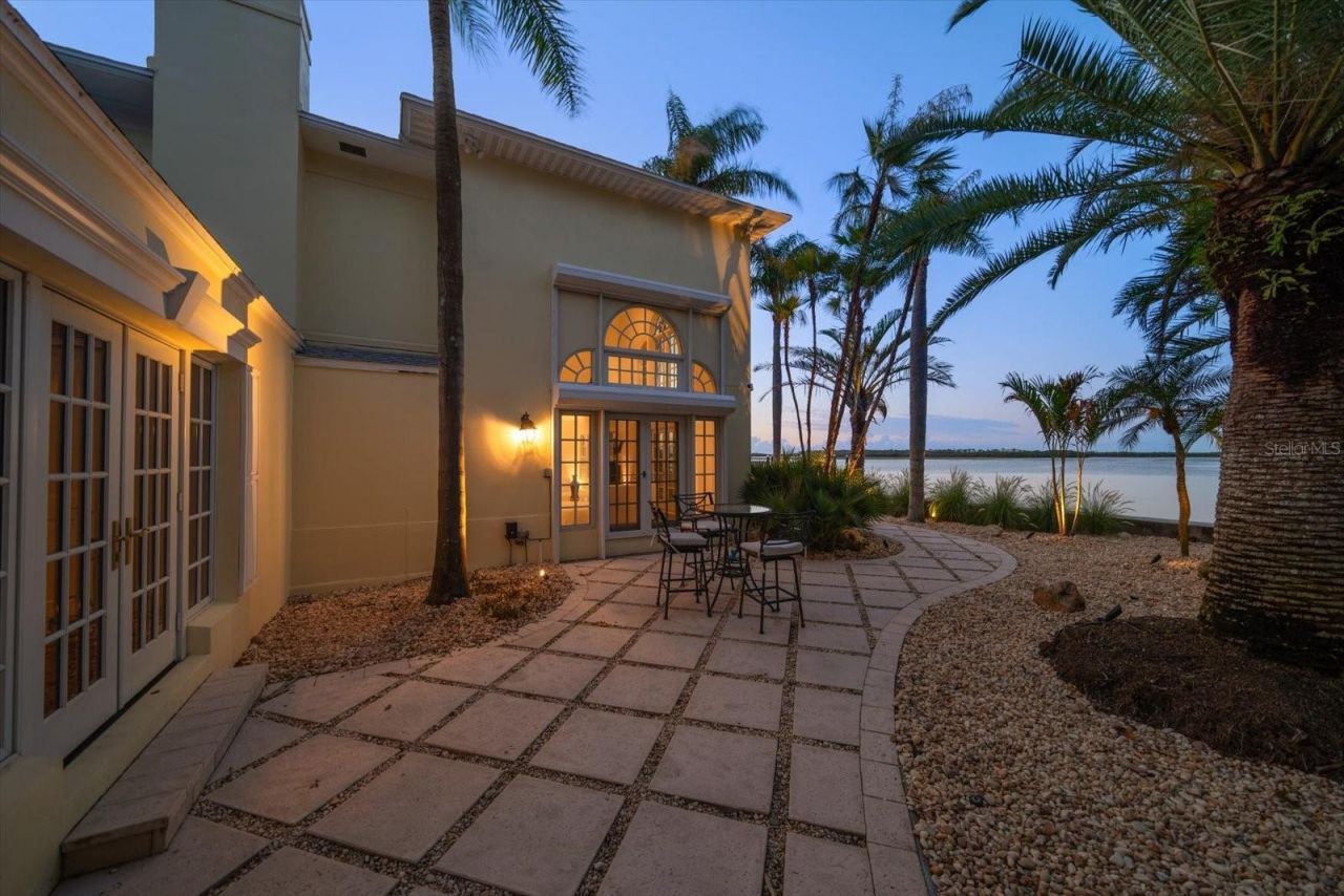 1021 Bay Esplanade, Clearwater Beach, FL 33767 Photo