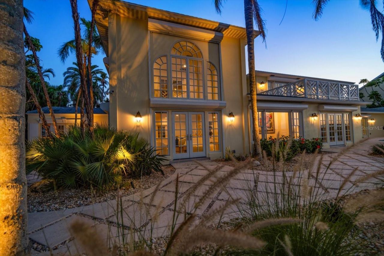 1021 Bay Esplanade, Clearwater Beach, FL 33767 Photo