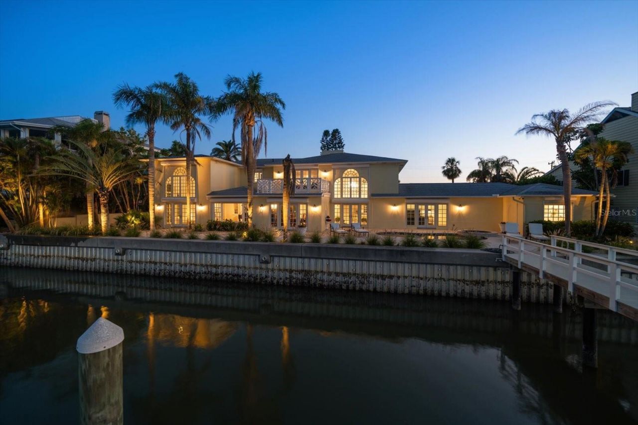 1021 Bay Esplanade, Clearwater Beach, FL 33767 Photo