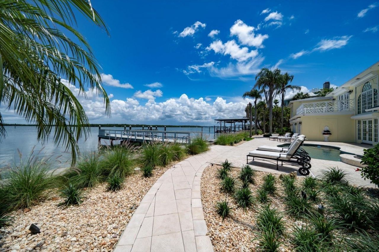 1021 Bay Esplanade, Clearwater Beach, FL 33767 Photo