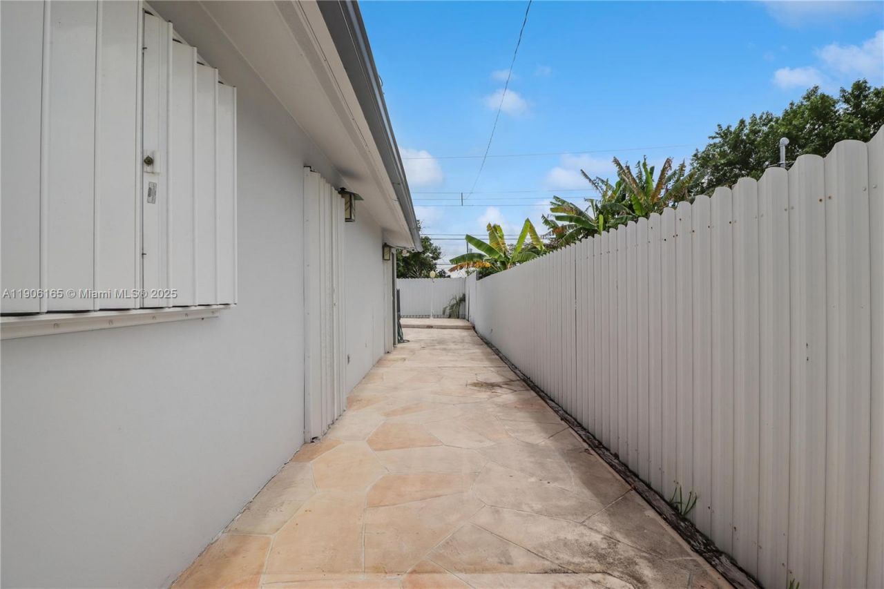 6051 SW 110th Ave, Miami, FL 33173 Photo