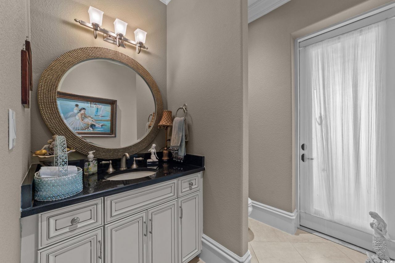 9235 Marina Pkwy. Photo 13