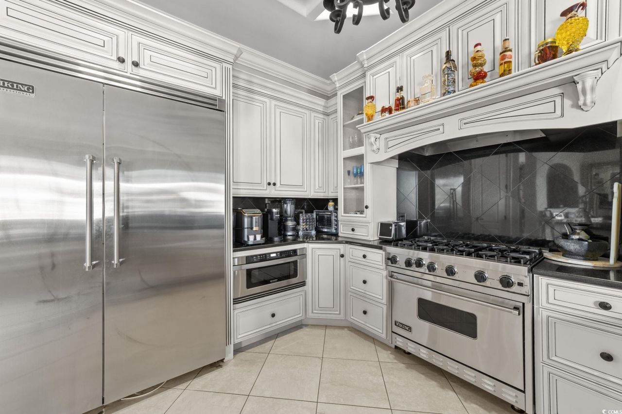 9235 Marina Pkwy. Photo 29