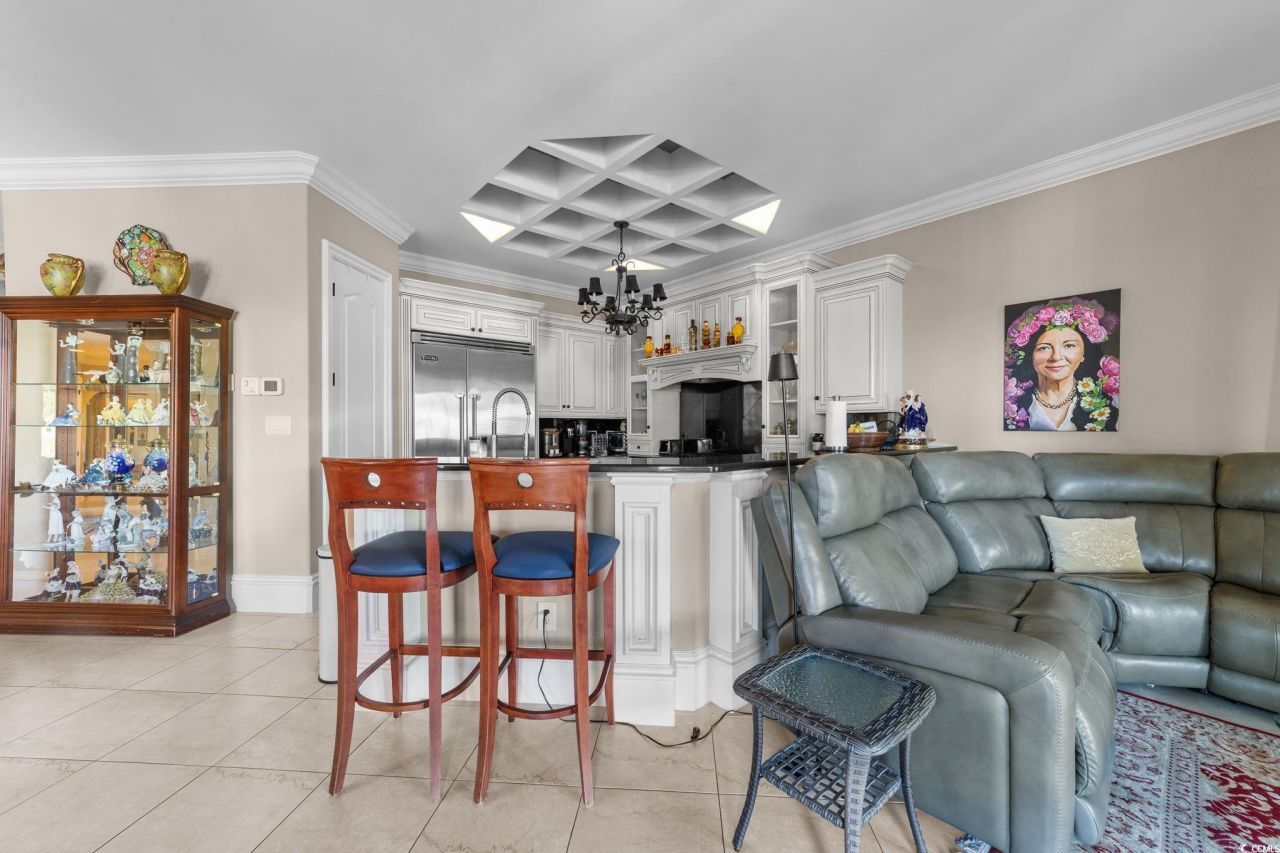 9235 Marina Pkwy. Photo 9