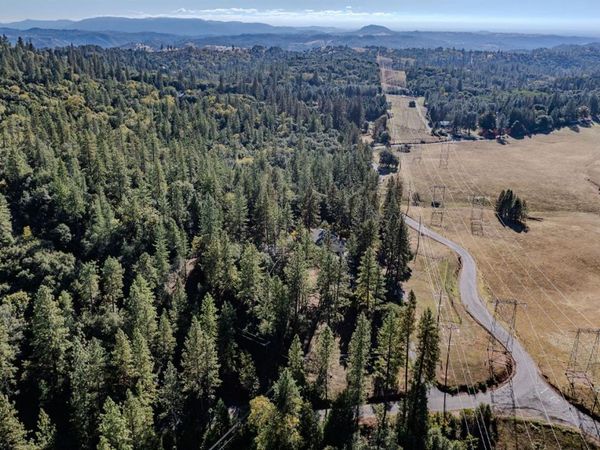 10440 Tabeaud Rd, Pine Grove, CA 95665