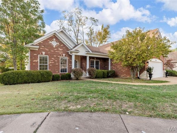 2364 The Courts Drive, Chesterfield, MO 63017