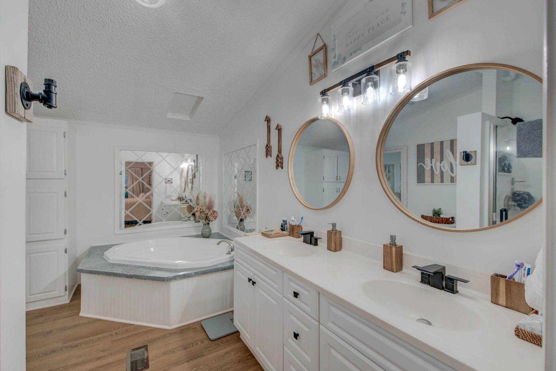 7271 George Washington Lane Photo 18