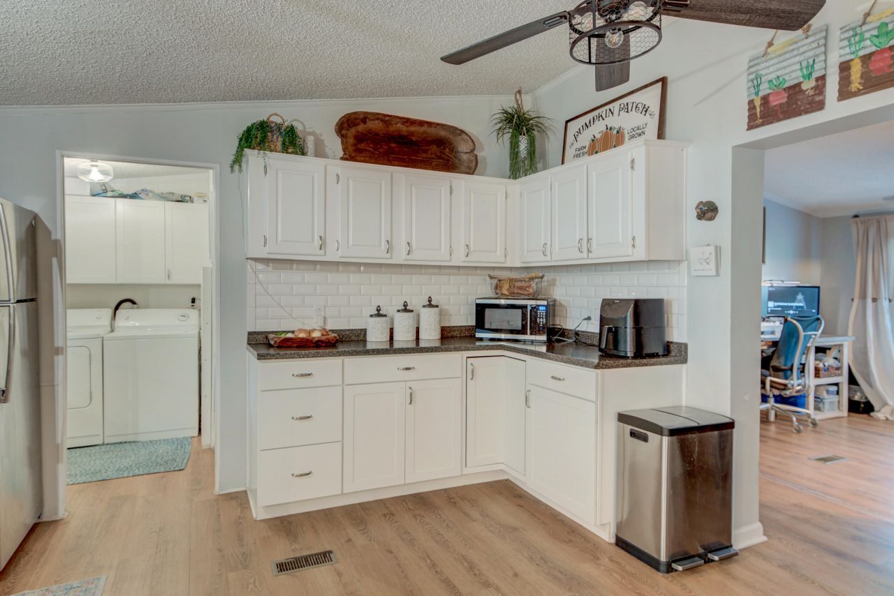 7271 George Washington Lane Photo 38