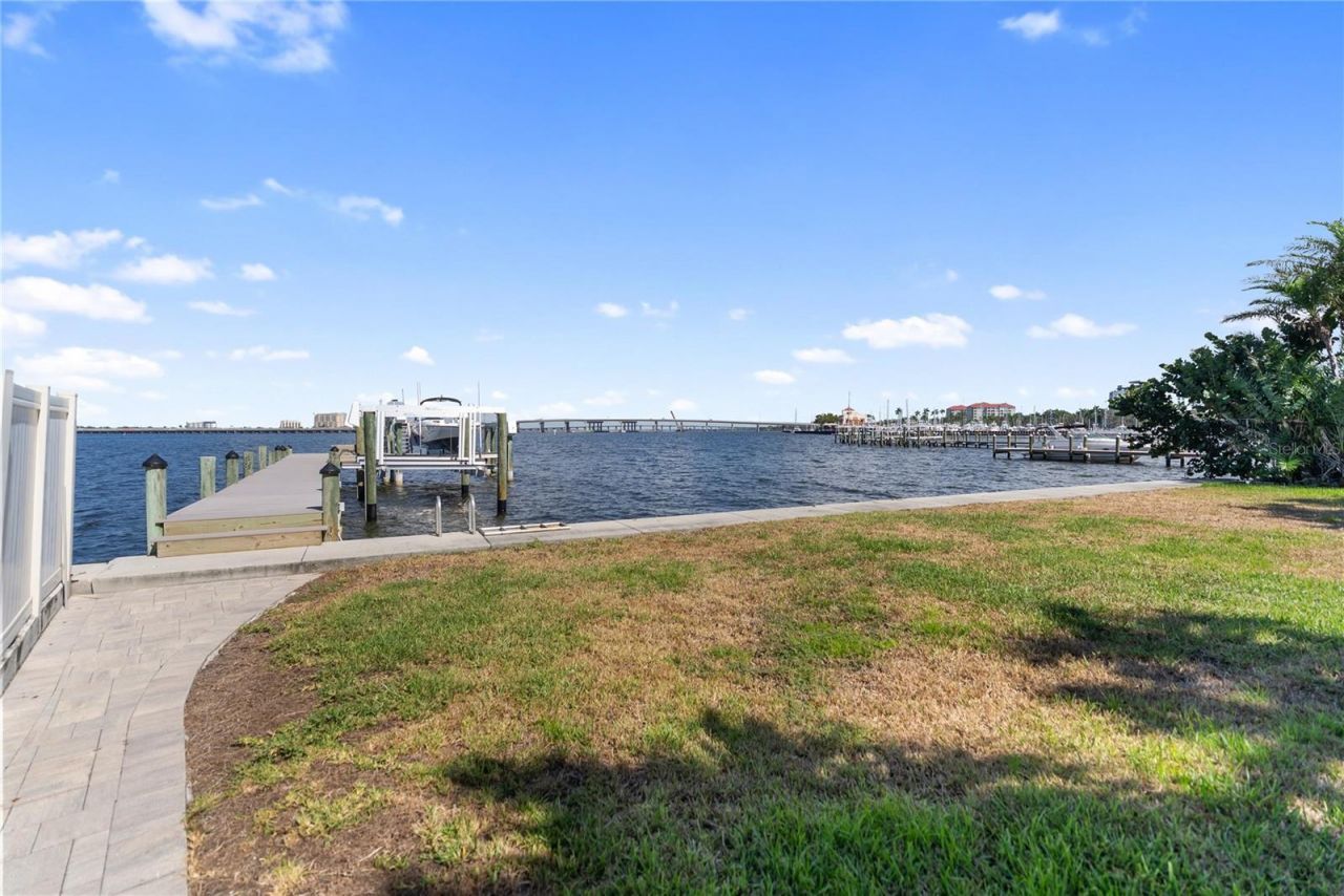 1710 Point Pleasant Avenue W, Bradenton, FL 34205 Photo