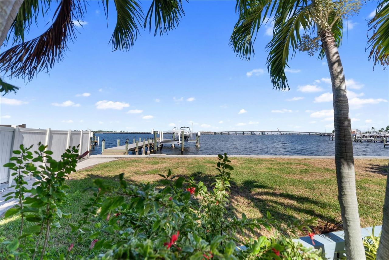 1710 Point Pleasant Avenue W, Bradenton, FL 34205 Photo