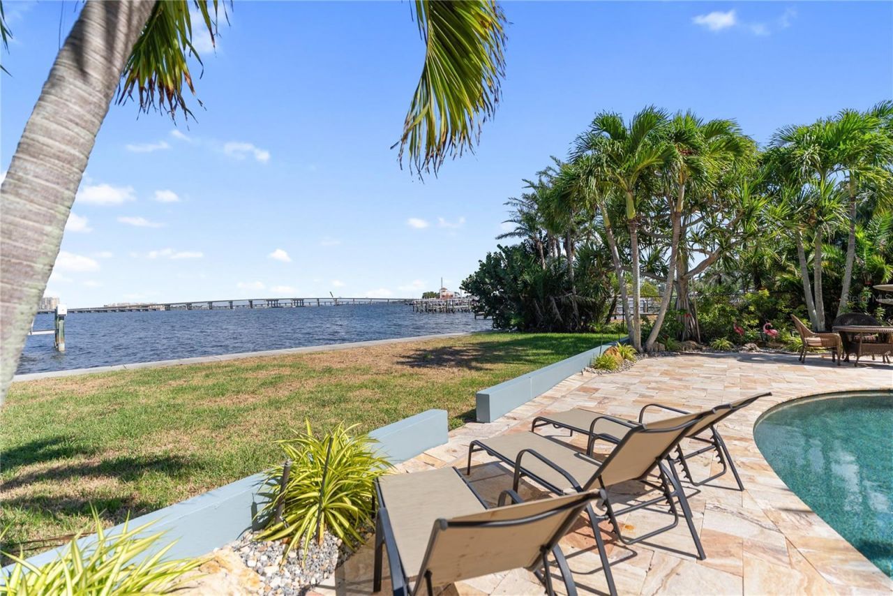 1710 Point Pleasant Avenue W, Bradenton, FL 34205 Photo