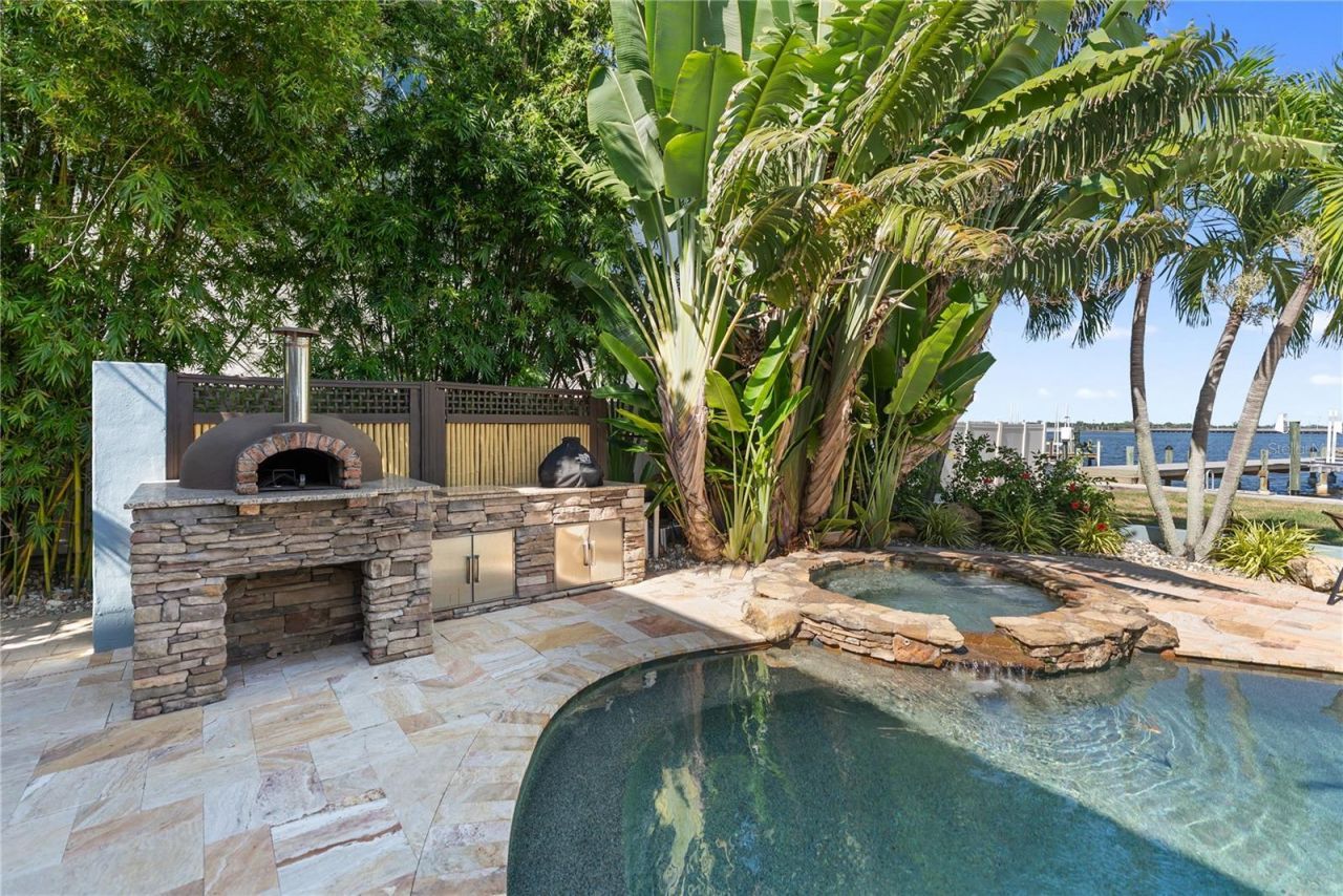 1710 Point Pleasant Avenue W, Bradenton, FL 34205 Photo