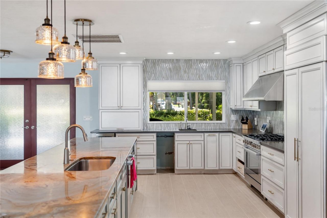 1710 Point Pleasant Avenue W, Bradenton, FL 34205 Photo