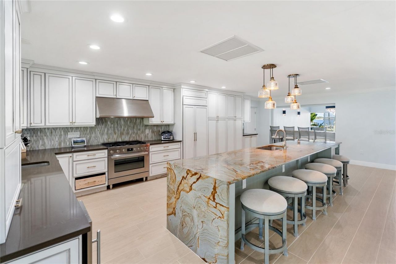 1710 Point Pleasant Avenue W, Bradenton, FL 34205 Photo