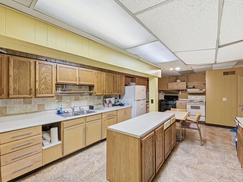 4256 Hamilton Avenue, Cincinnati, OH 45223 Photo 18