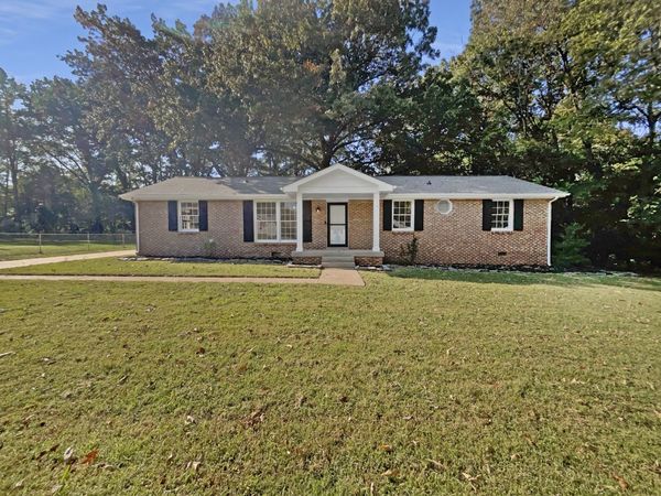 1808 Calloway Dr, Clarksville, TN 37042