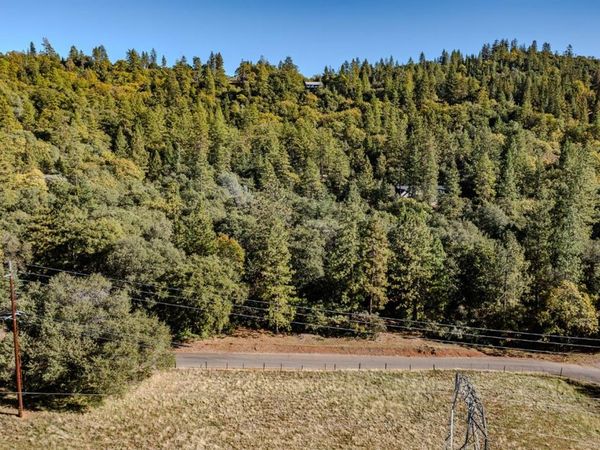 10500 Tabeaud Rd, Pine Grove, CA 95665