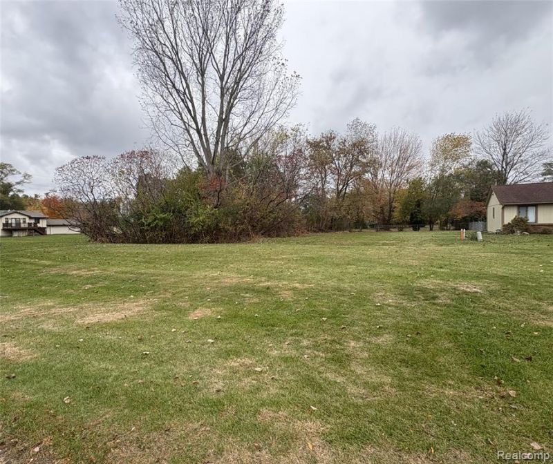 570 Maplewood Lane, Wixom, MI 48393 Main Photo