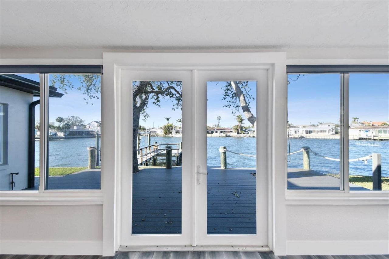 1514 Sea Gull Drive S, Saint Petersburg, FL 33707 Photo